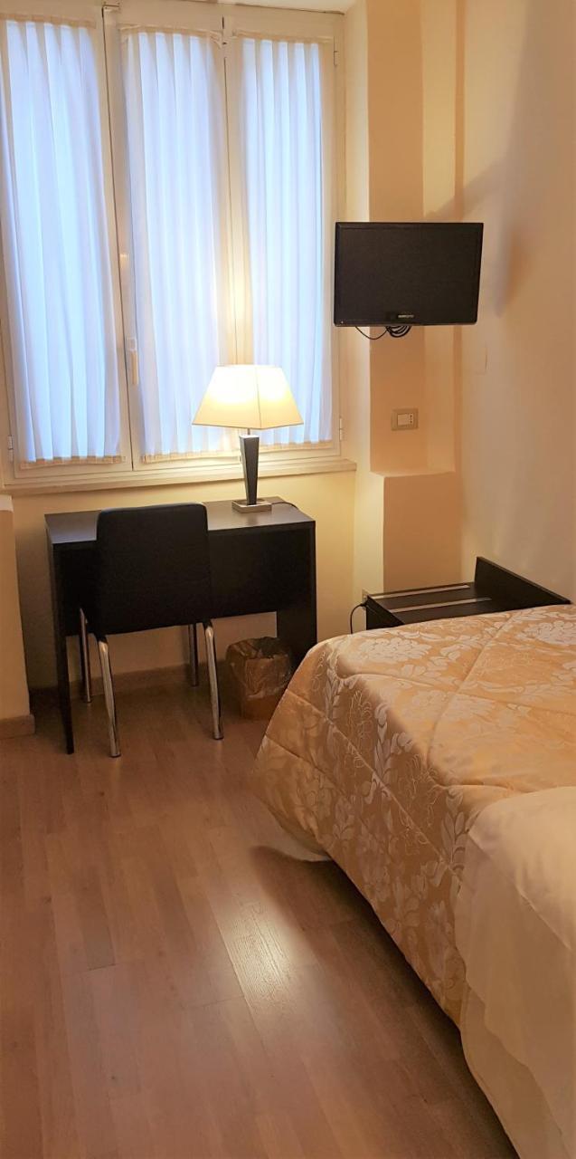 Hotel Aurora Pavie Extérieur photo
